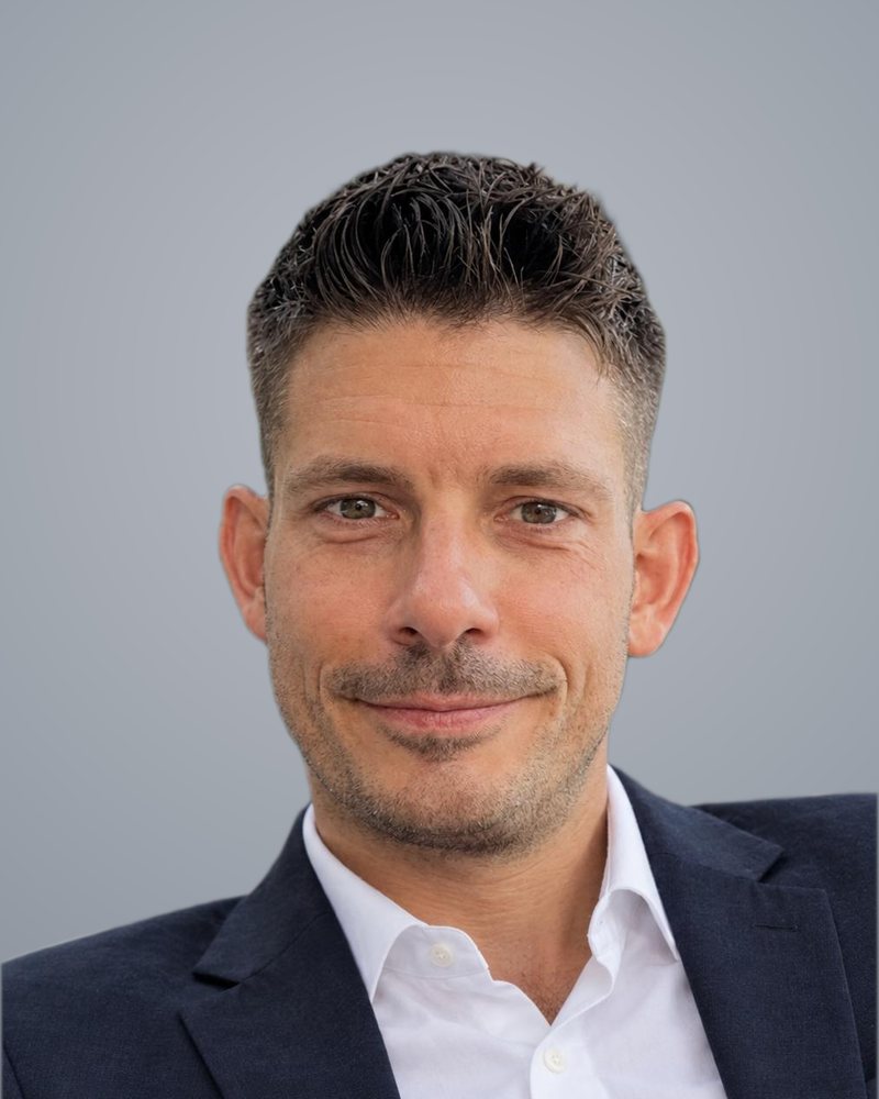 Porträt von Marcel Defrain, Lehrer für Geschichte und Sport und Gründer von beyondclassroomai